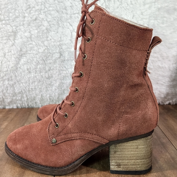 BEARPAW Topaz Genuine Sheepskin Footbed Block Heel Boot - Picture 3 of 15